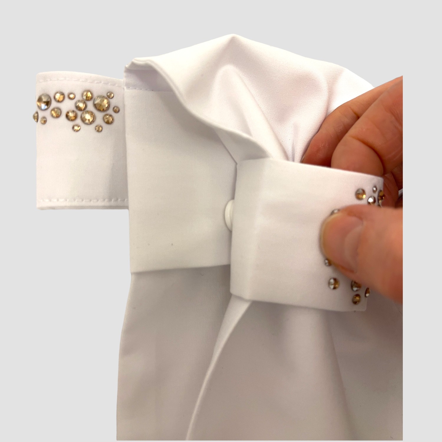 Plastron Classic mit wechselbarem Riegel